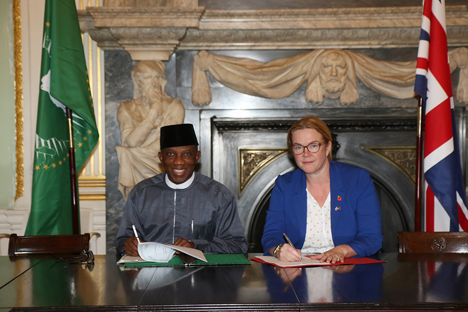 UK_AfricanUnion's tweet photo. At the UK-AU High Level Dialogue, 🇬🇧 committed a further £10m of funding for @ATMIS_Somalia, bringing us to a total of £57.5m since 2022.
🇬🇧supports 🇸🇴 Somalia’s security and #ATMIS plays a critical role in supporting 🇸🇴 Somalia’s security transition.
#GoFarGoTogether https://t.co/TK19rBoHTO