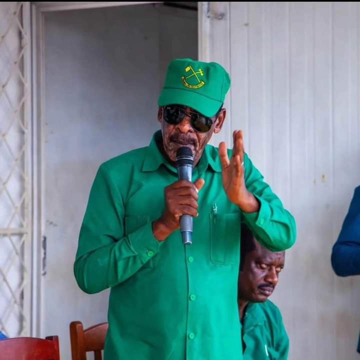 MmbettaJ's tweet photo. @IAMartin_ Ni ngumu sana kulitenganisha jeshi la polisi na CCM #ndio maana hata baadhi ya viongozi wao husema hadharani kwamba hawawezi na hawatakaa waachie madaraka kwa kura au msemo wao maarufu"Hawawezi kukabidhi nchi kwa makaratasi,! Polisi ni CCM na CCM ni polisi,
#KatibaMpya ndio tiba https://t.co/elb06tapLW