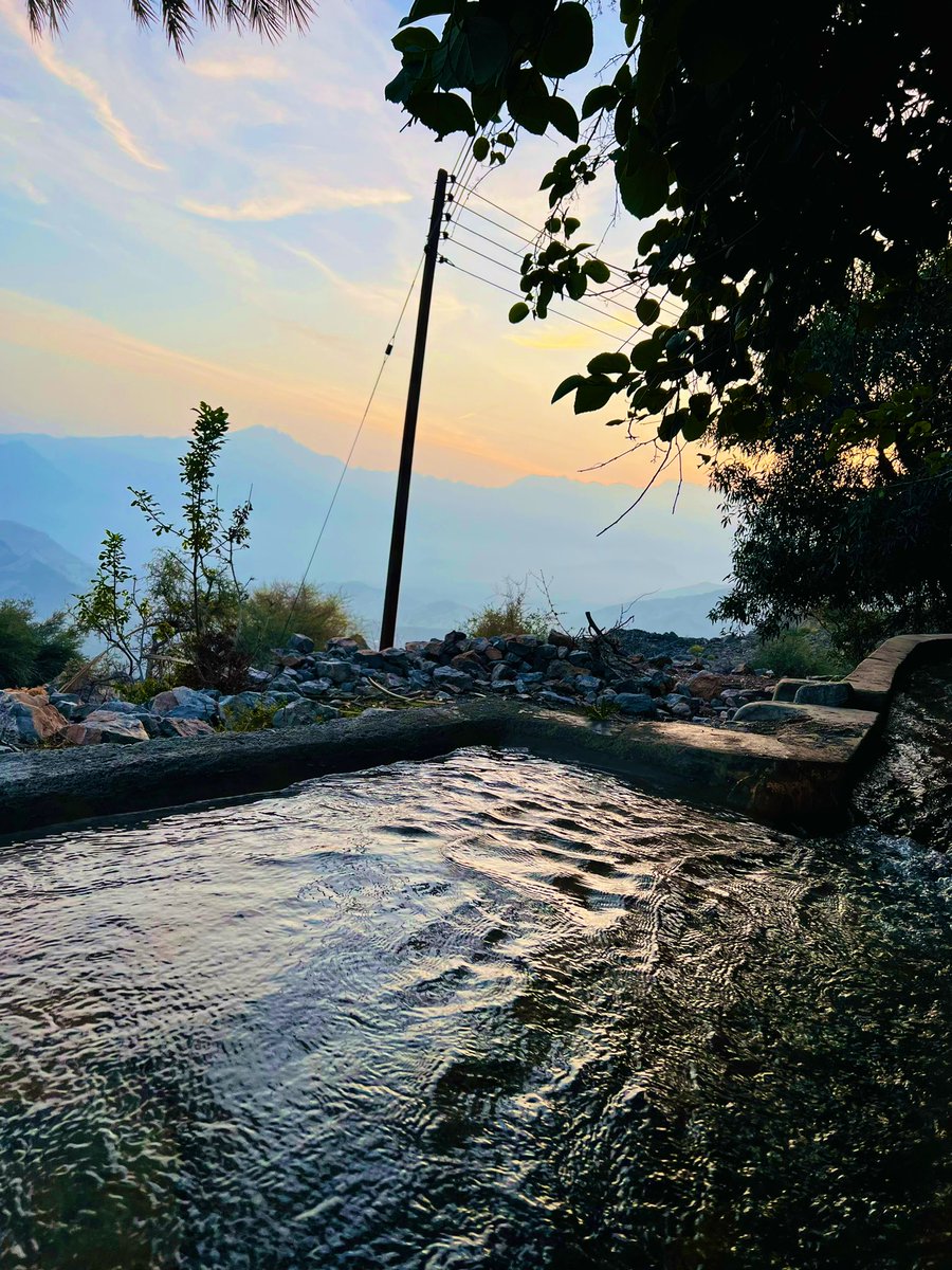 "إبتسم فهناك شتاء قادم وصباحات ممطرة."

☺️