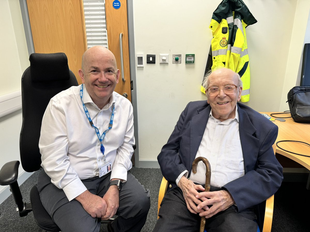 The phrase ‘it’s an honour to meet you’ is sometimes overused. Not today. Had the opportunity to meet with Douglas Chamberlain and to listen to a fragment of his life’s work - amazing. Check out his biography here: en.m.wikipedia.org/wiki/Douglas_C…. @SECAmbulance @nhs