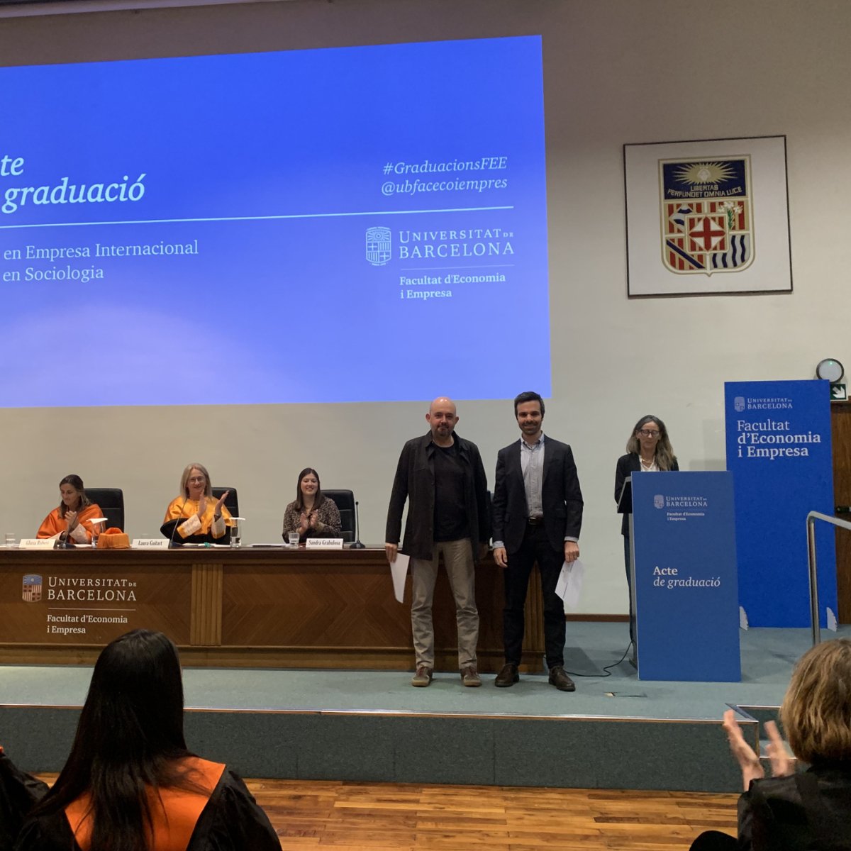 ubfacecoiempres's tweet photo. 🏆A les #GraduacionsFEE s'han lliurat les distincions docents al professorat escollit pels estudiants:
#Economia: Antoni Montagut, Mikel Álvarez
#Estadística: Manuela Alcañiz
#Sociologia: @davidcasassas
#ADE: Orr Yoeli Rimmer, Ana M Lauroba, Antonio David Somoza, Carme Ribas👇🏽🧵 https://t.co/XttDNZn5br