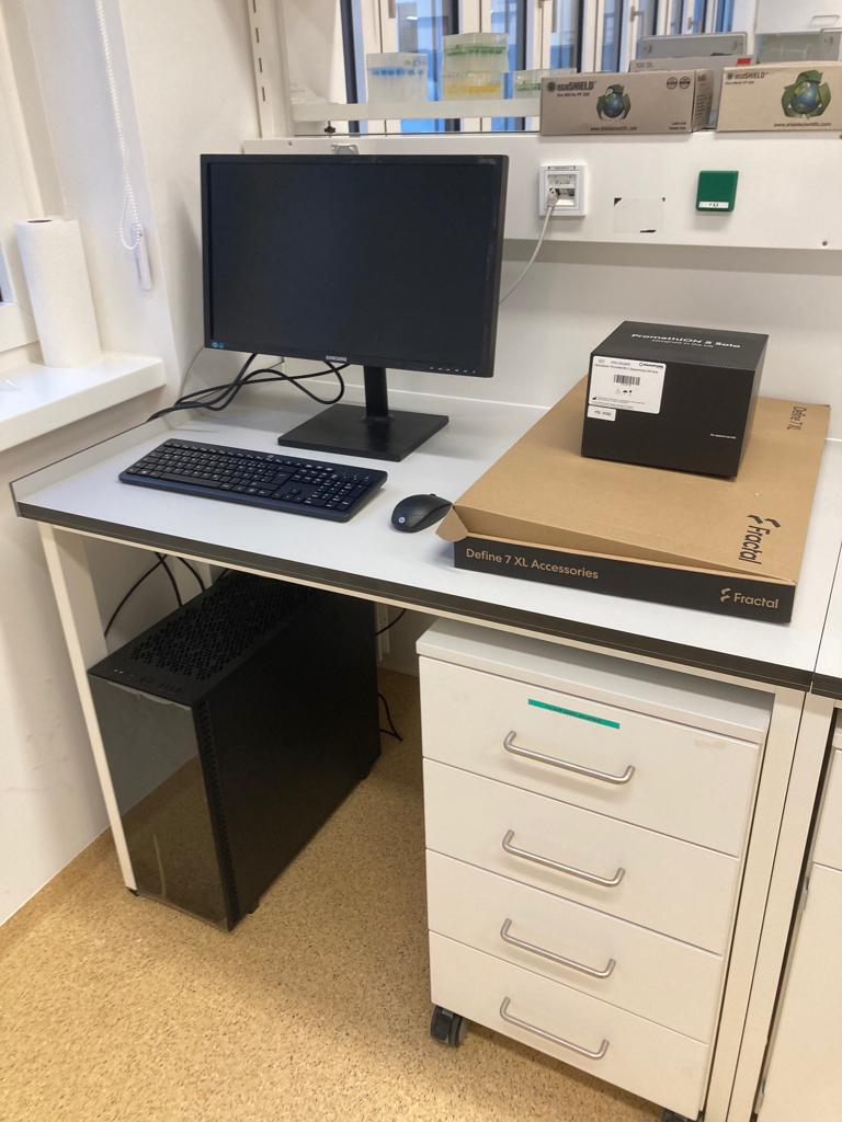 While I'm plying with AMF and AOB during a lovely visit in Prague (thanks @JanJansa8 for hosting me), @joanaseneca is busy setting up our @nanopore PromethionP2 baby back home in at @JMF_Vienna @DOME_Vienna 🤩

What an exciting day for all my favorite flavors of science!