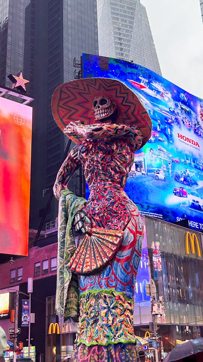 vuvivi_de's tweet photo. #NYC https://t.co/rc2pOaOKIK