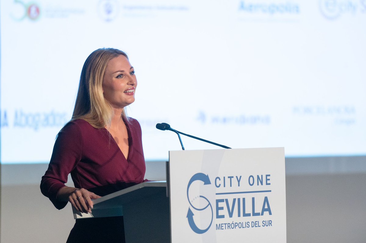 📢Compartimos algunas de las imágenes que nos ha dejado el arranque de la I Jornada Internacional Sevilla City One, Metrópolis del Sur de Europa.

Una jornada intensa que contará con importantes mesas redondas que puedes consultar👉 lnkd.in/dT-47dc2

#somossevillacityone