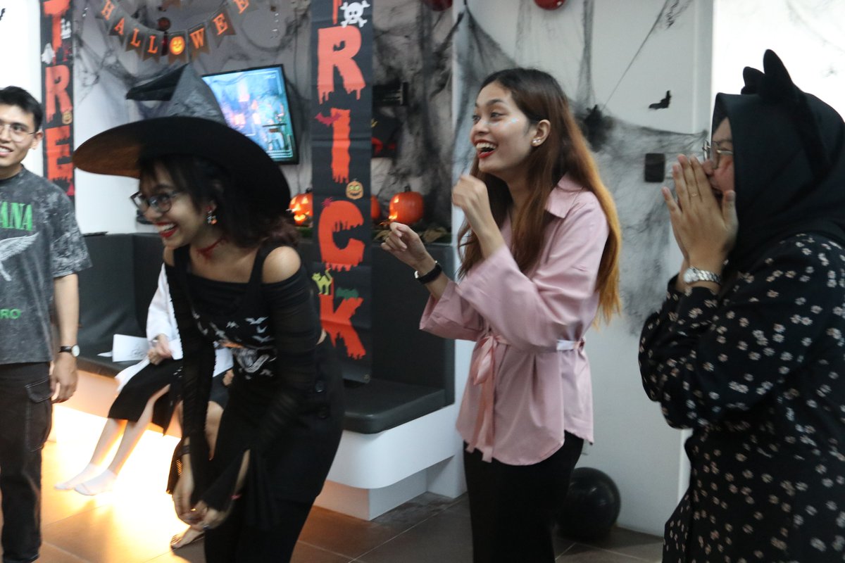NexMind_AI's tweet photo. Happy Halloween 🎃👻
Spook-tacular memories were created at the NexMind Halloween Party! 🧛‍♀️ 🎃

#halloween2023 #halloweenfun #ai #seo https://t.co/cP6zJjr82j