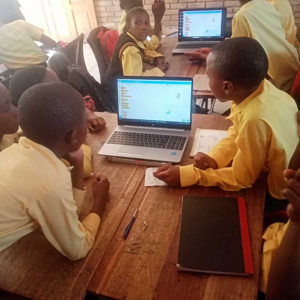 Siyafunda_ctc's tweet photo. 👨‍💻👩‍💻Exciting coding adventure bring ideas to life with lines of code. 🚀💡 #ACW2023🇿🇦  continues. 💃💃

@AfricaCodeWeek  @Siyafundactc

#siyafundaCTC 
#ACW2023🇿🇦 
#CodingAdventure 
#codeislife https://t.co/3uCBfPpMr5