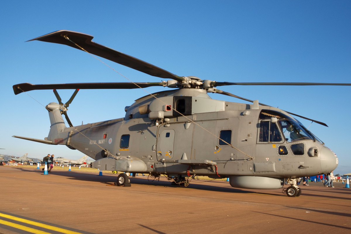 Throwback to @airtattoo 2010 for #MerlinMonday with @RNASCuldrose based Merlin HM1 

#AW101 #EH101 #Merlin #Helicopter