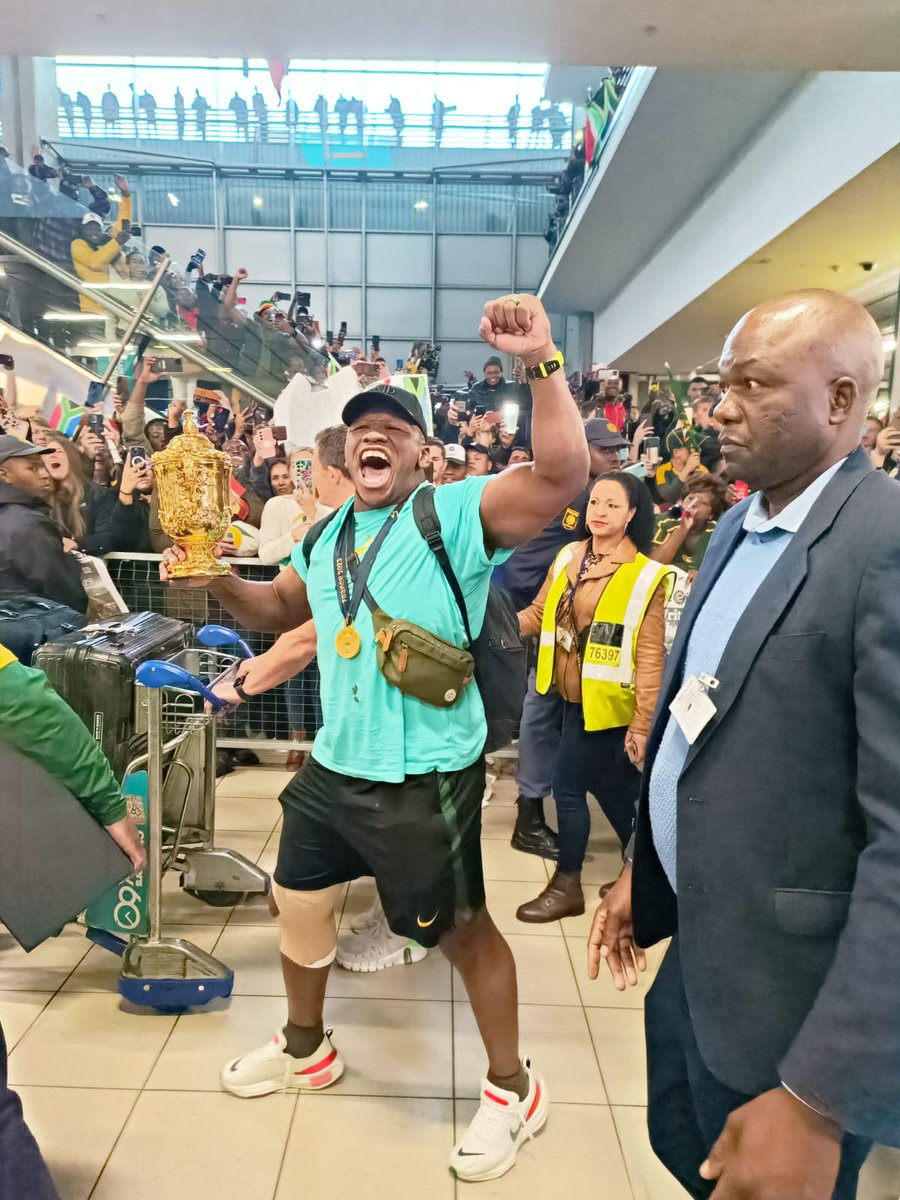 Koketso_M23's tweet photo. Bongi Mbonambi really enjoyed himself.🤣🤣
#SpringboksRWC https://t.co/X3ku35lrJv