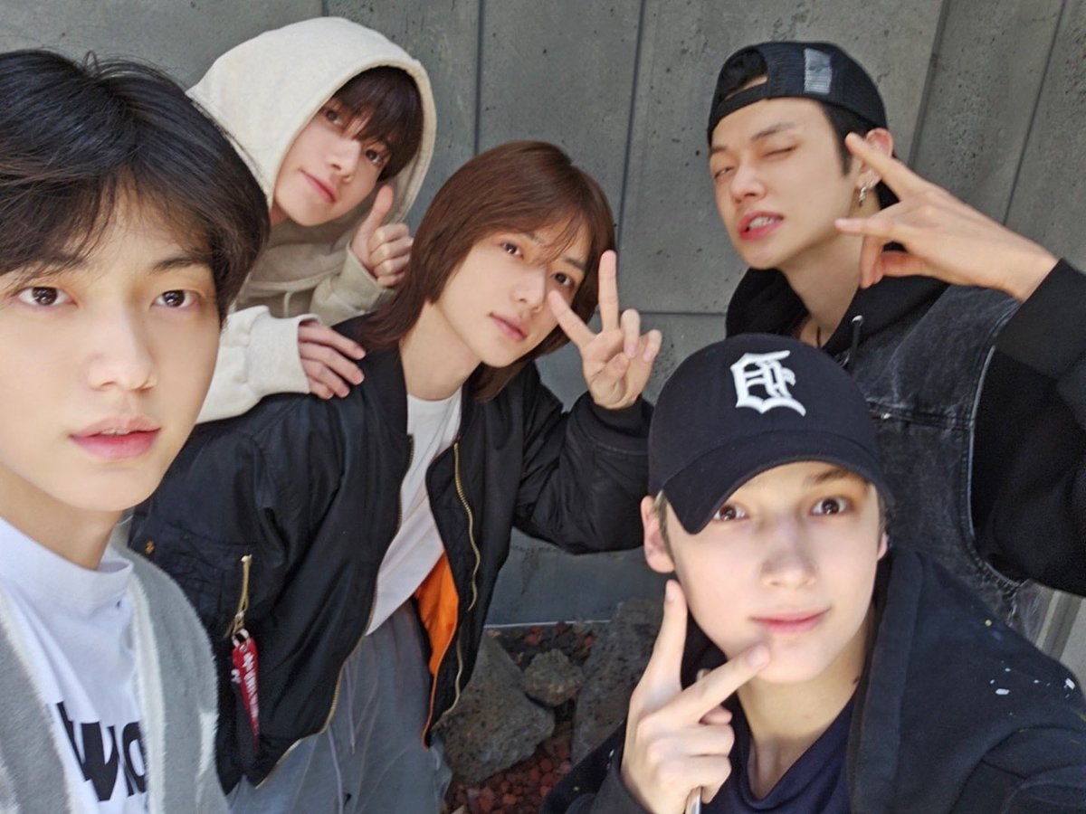 [231031] #HUENINGKAI Weverse 

“on a trip with the members after the end of our promotions
🐰🦊🐻🐿🐧” 

<a href="/TXT_members/">TOMORROW X TOGETHER</a> <a href="/TXT_bighit/">TXT OFFICIAL</a>