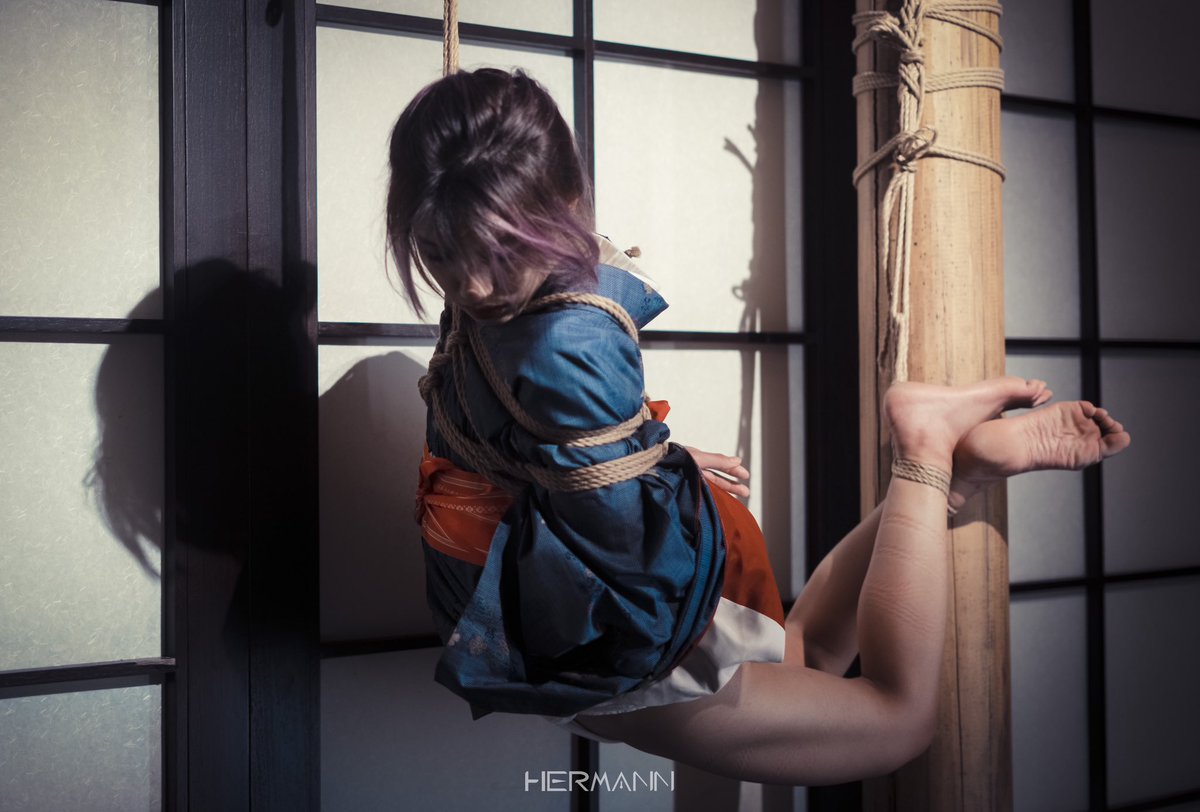 Hermann____X's tweet photo. 《Force to see》
M：@Sylvia_shibari 
P：@IceyxJ1 
#shibari #绳缚 https://t.co/OkzeFZnJkr