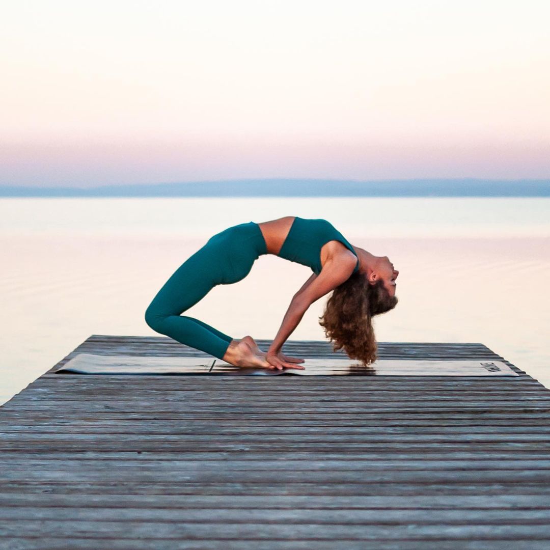 hanafitmedia's tweet image. 🔗 View More &amp;gt;&amp;gt; hana.fit/yoga/love-is-y…
------
#camelpose #camelposevariation #floatingcamel #morningyoga #namaste #ronja.yoga #vayumudra #vayumudratribe #YogaInstagram #yogawien