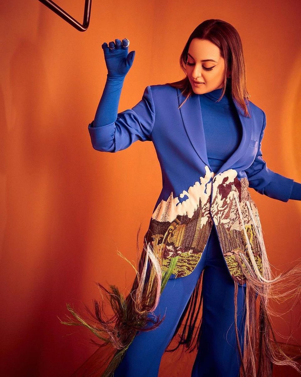 Communiqué Film PR tweet media