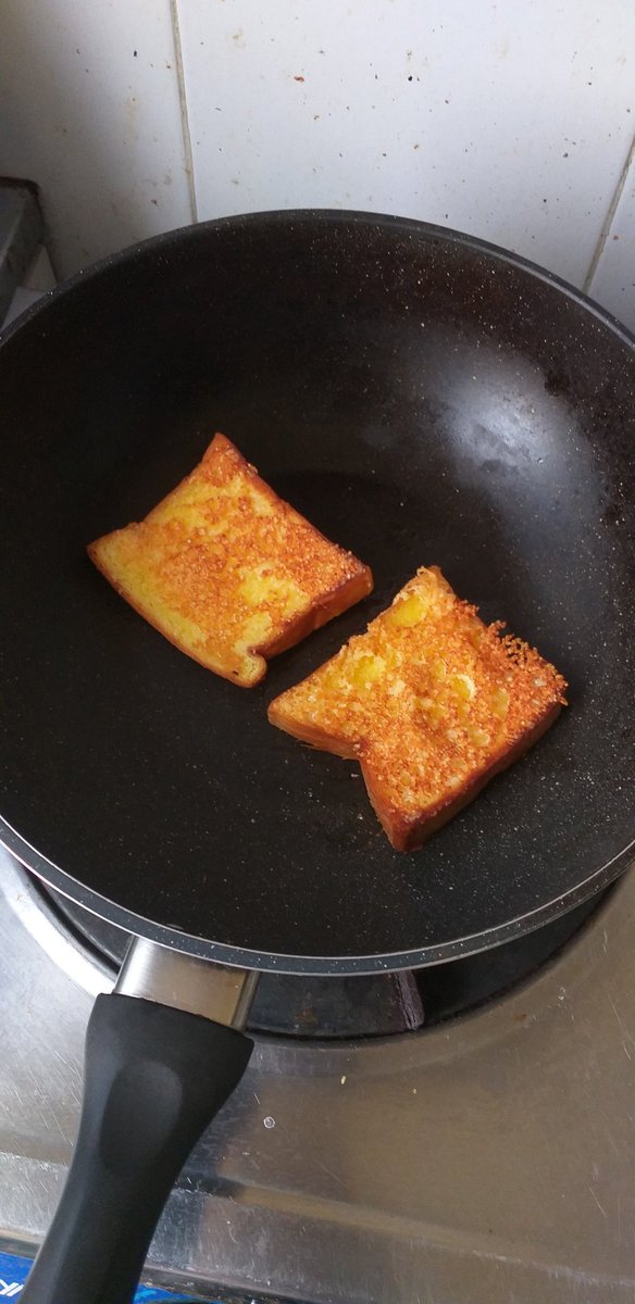 pare0703's tweet image. ลองซื้อเนยตัวดังจากช็อปปี้ น้องเนยชับบี้  #ChubbyCheeks ...ทำพังมา2รอบละ ..ทาบางไป ขอบไหม้ ไฟแรงไป ขอบไหม้ 

ครั้งนี้ ปาดอย่างหนา ไฟอ่อนๆ รอดเว่ยยยย

ขนมปัง ซื้อโชกุปังจากร้านที่ชื่อฝรั่งเศสอะ แซงค์..อะไรซักอย่าง 😂