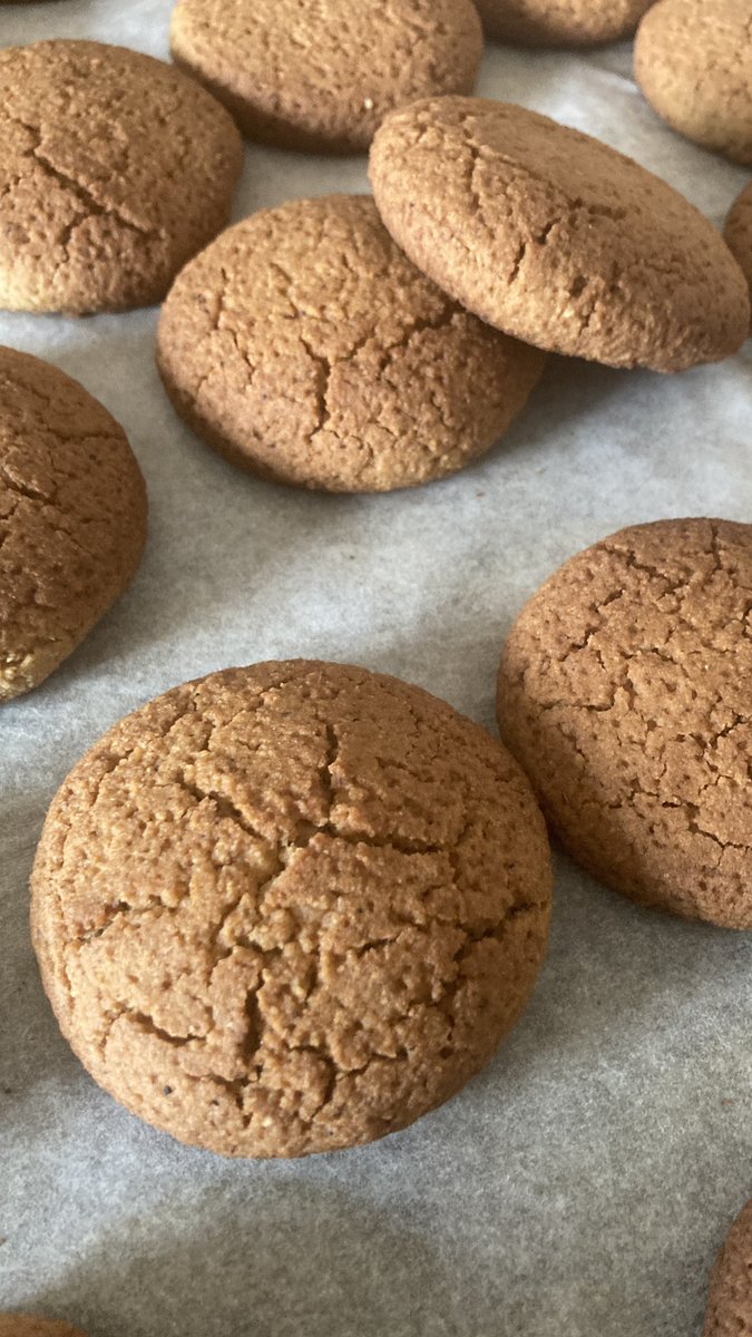 Nothing batter than some (gluten-free) spicy ginger cookies on a cold day, with a cuppa ☕️ 

Order yours here: forms.gle/8MDLN6MQz4K64U…