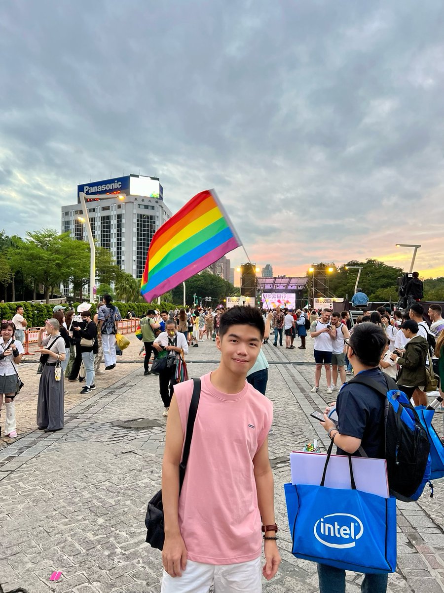 artmarchhh's tweet photo. Taiwan Pride 2023!🇹🇼🏳️🌈 「Stand with Diversity」 - 2023.10.28
#TaiwanPride2023 #遊行主題系列文章 #多元遇到的危機 #與多元同行 #臺灣同志遊行 #臺灣彩虹公民行動協會 #LGBTplus #TaiwanLGBTplusPride https://t.co/URfX3vMzT4