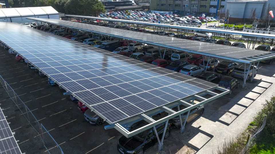 Solar car park with #EV charging for #Eastbourne District Hospital

#NHS #NetZero #EVCharging 

healthbusinessuk.net/news/31102023/…