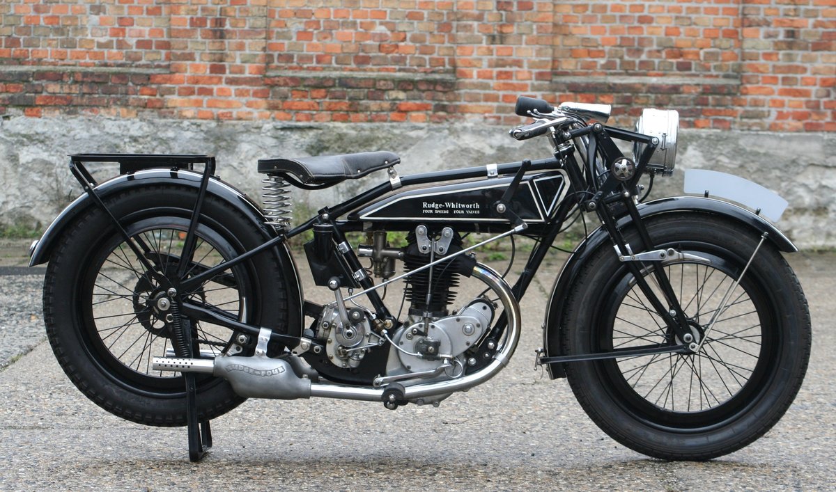 VintageMotobike's tweet photo. 1927 Rudge Special 500
source: https://t.co/smamy70GqQ
#ClassicMotorcycles https://t.co/bn10l3DuSn