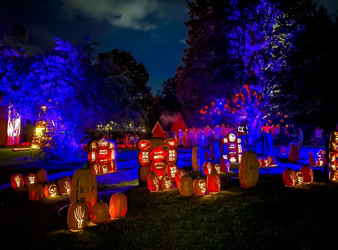 🎃 What better night than #Halloween to visit #pumpkinblaze✨👻🍬 #discoverlongisland #happyhalloween 

👉 Open until November 5th at #oldbethpagevillagerestoration! 🍂

discoverlongisland.com/listing/great-…