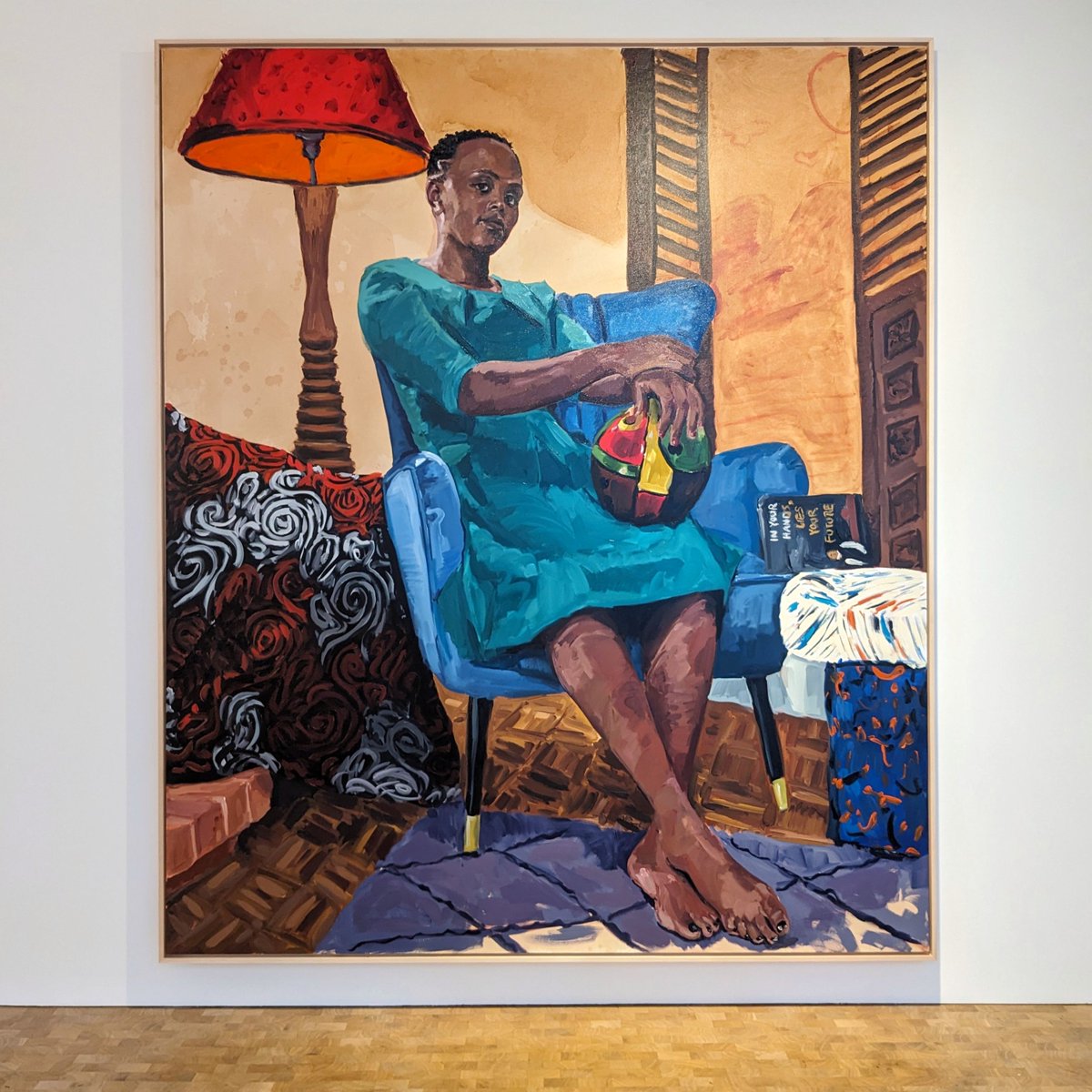 LondonArtCritic's tweet image. These monumental paintings of domestic workers in Kenya take those who are marginalised &amp;amp; make them larger than life... One of my #TopPicks for @WorldOfFad, Wangari Mathenge is at Pippy Houldsworth until 4th Nov: buff.ly/45MG60t 
#LondonArtCritic #LondonExhibitions