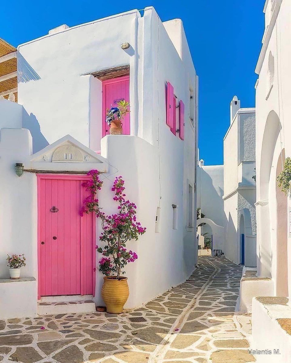 The beautiful islands of Greece 🇬🇷 
#greeceislands #turquoisewater #mykonosgreece #zakynthosisland #mykonosisland #beautifulbeaches #beachviews #greecetravel #islandparadise #beachdays