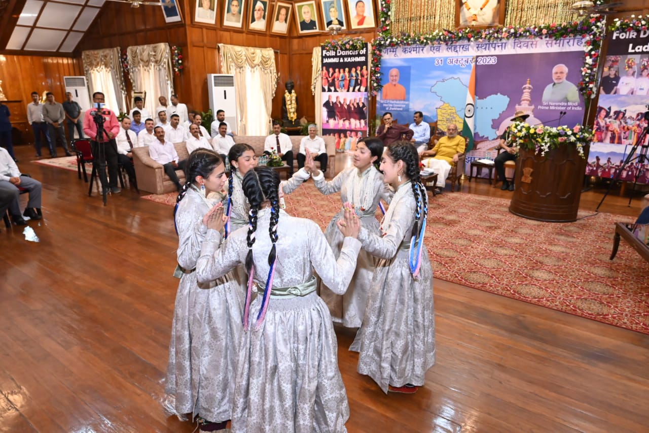 राजभवन में मना केंद्र शासित जम्मू कश्मीर और लद्दाख का स्थापना दिवस, गवर्नर ने… - Foundation Day of Union Territory Jammu and Kashmir and Ladakh celebrated at Raj Bhavan, Governor…