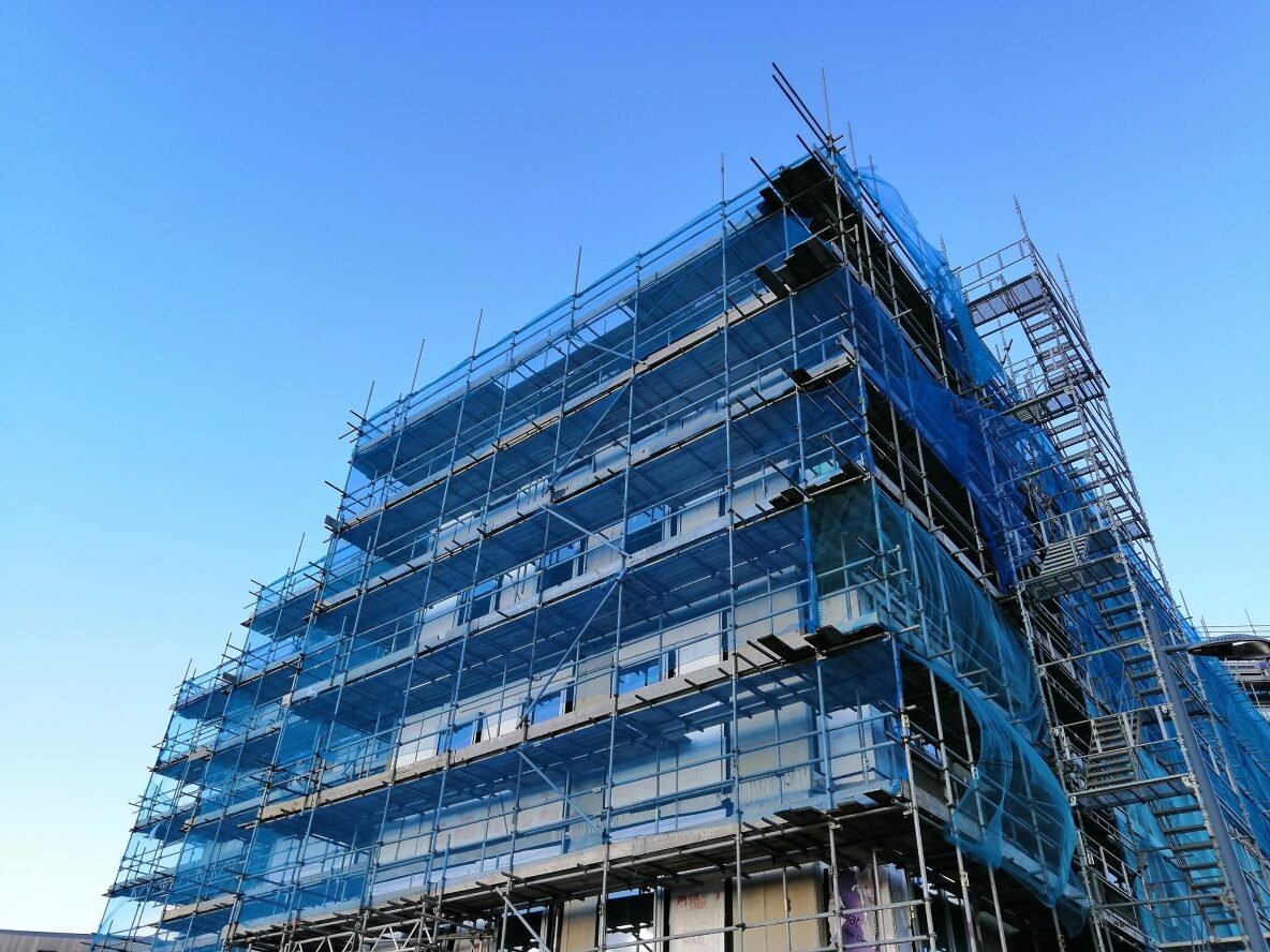 HSEGuernsey's tweet photo. Ahead of #StormCiaran &amp; the severe winds forecast across the island HSE would like to remind anyone responsible for scaffolds that they must take proactive measures to ensure the safety and security of all construction sites and scaffolds.
Latest info: https://t.co/g8Ib7Xs7ZS https://t.co/RQN78wnZIm