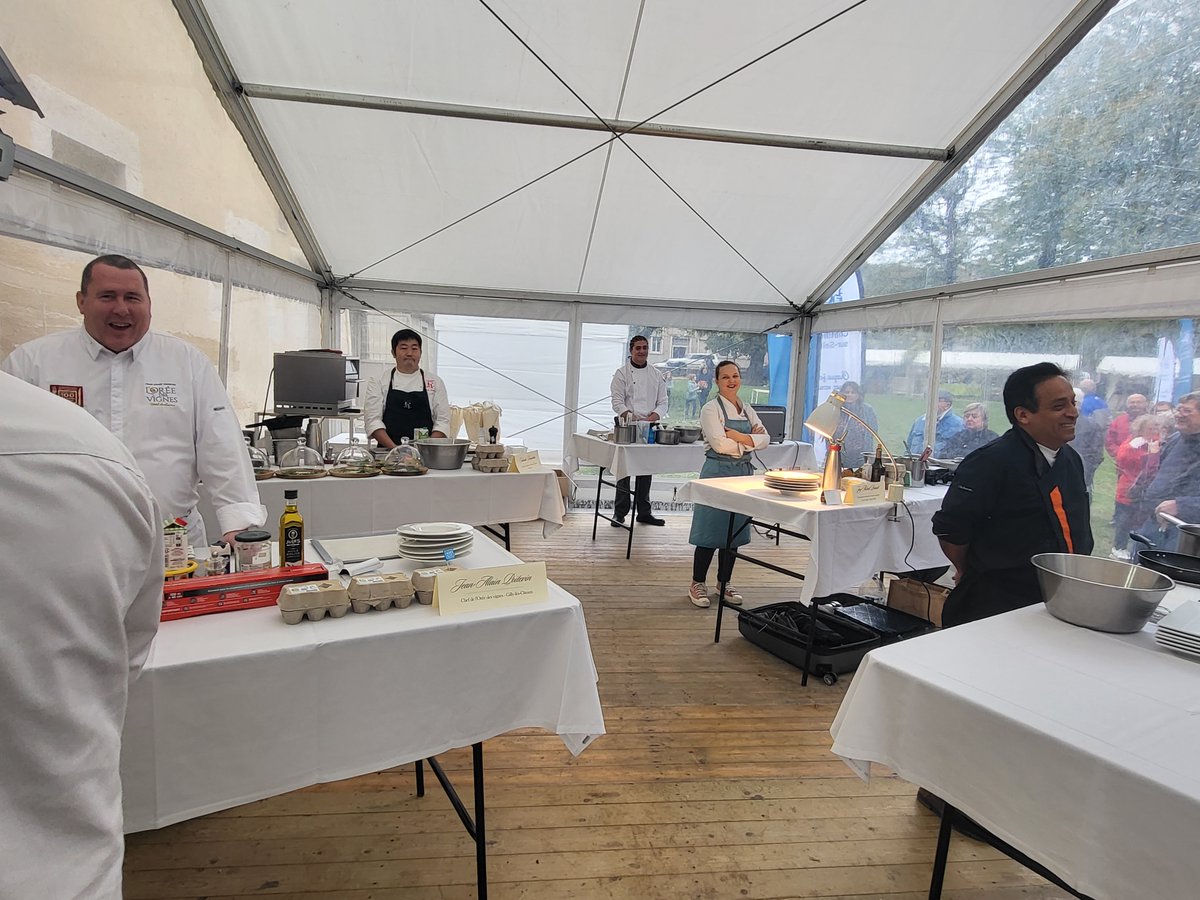 La Truffe de Bourgogne, samedi, on lui a fait sa fête ! 🥰

De nombreux Châtillonnais sont venus défier notre 𝐑𝐨𝐮𝐞 𝐆𝐨𝐮𝐫𝐦𝐚𝐧𝐝𝐞 pour ensuite savourer du Brillat-savarin IGP, de la moutarde de Bourgogne IGP et du Jambon Persillé de Bourgogne à la Truffe de Bourgogne !🤎