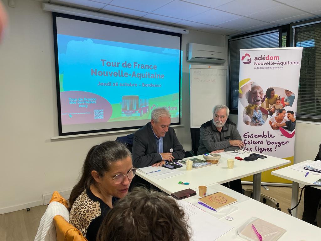FedeAdedom's tweet photo. Étape 5 du Tour de France 2023 en Nouvelle-Aquitaine 🏞️. 
Avec @PMalphettes et @HuguesVidor, on discute des enjeux locaux, préparons le congrès 2024 à Pau, @pole_emploi et @CNSA_actu . 
Ensemble, nous encourageons l'emploi et l'inclusion 💼💪🌟👫. 
Merci @AG2RLAMONDIALE https://t.co/XUhLrAlud6