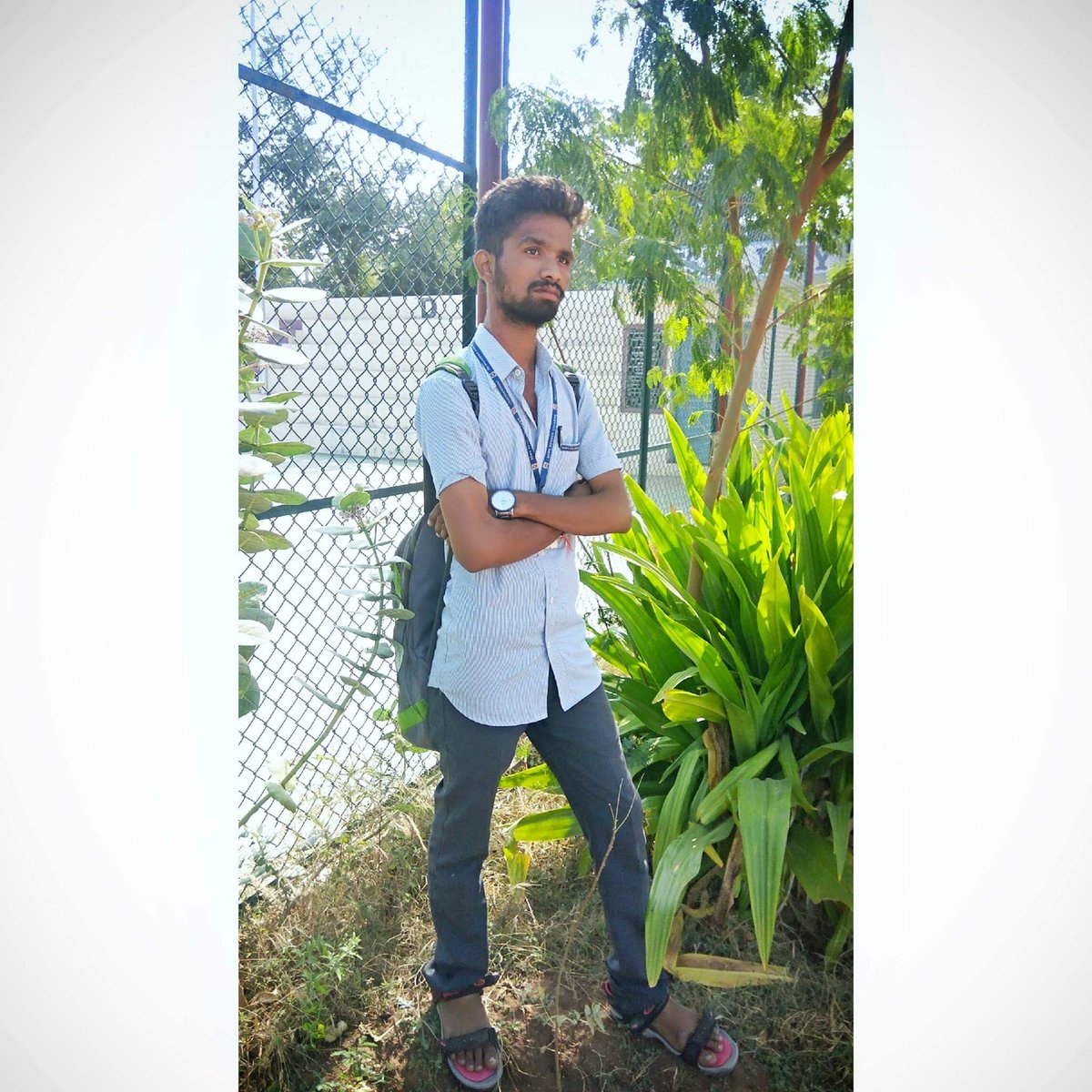 Anantapurdhfm's tweet photo. #CollegeTwitter Appatlo Photoshoot akkuva ga velevallam le... College days aa college days 🚶♂️ https://t.co/f5SufRP9Hm