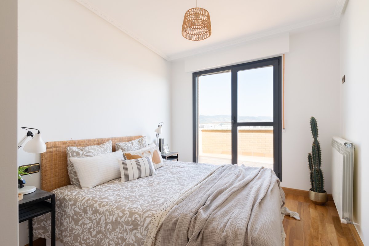 Inmo_DDC's tweet image. ¡Escoger sólo 4 fotos de esta casa es imposible! 

¿Qué os enseñamos? ¿Sus #terrazas, sus preciosas vistas, sus acogedores #dormitorios, sus enormes salones o la #cocina de ensueño?

¡Te dejamos el link con toda la galería y la info para que elijas tú! 🥰

idealista.com/pro/ddd-gestio…