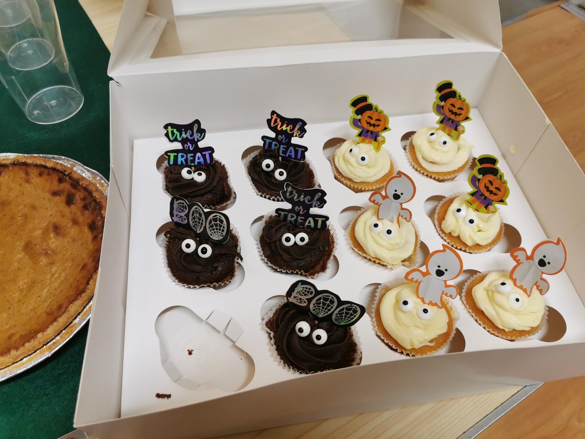 HampshireAutism's tweet image. We had a spooktacular evening at the Solent Serendipity Group this Sunday🎃👻
A huge shout out to our volunteers Debbie and Kate who provided our members with goodies, cookie decorating and Halloween-themed activities. 

#Halloween #communitygroups #volunteering #volunteerwithus