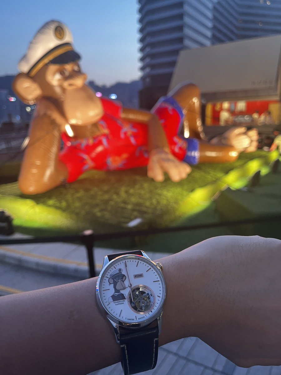 Paid my visit to see Curtis and bump into many of <a href="/BoredApeYC/">Bored Ape Yacht Club 🍌</a>. Basically who’s taking a selfie like this, you can tell that’s family🤣🤣