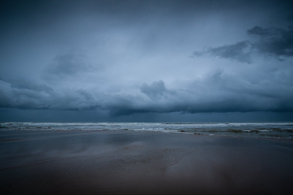 Clouds threaten Wissant beach

#travel #discovertheworld #beach #photography #clouds #france #cotedopale