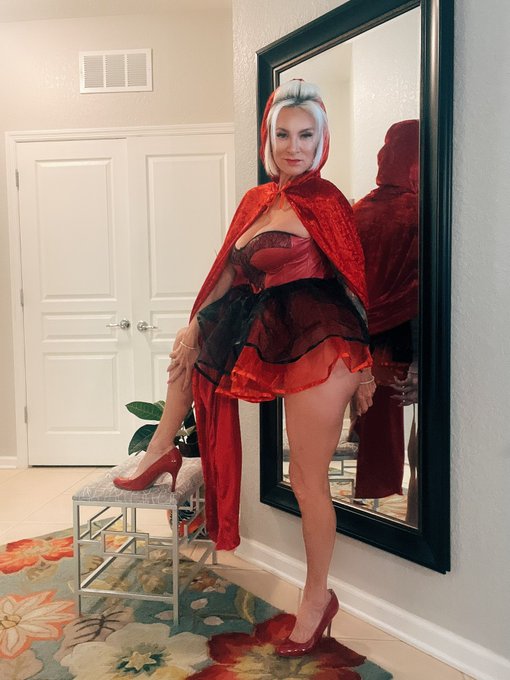 Happy Halloween…all day ? 
?
?
https://t.co/6FW95fOqM7 https://t.co/Pqkk4MhDER
