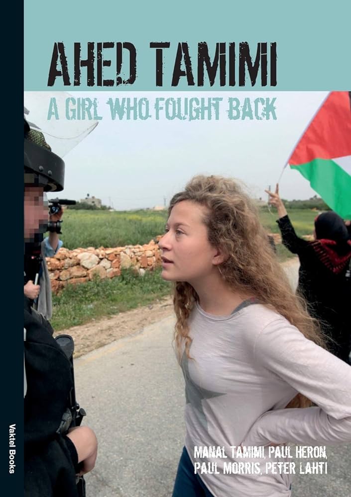 Defensa_Israel's tweet photo. Guerra en #Israel ⚡️
Resumen hasta la mañana del 31 de octubre:
🇮🇱🔥🇵🇸🇱🇧🇸🇾🇮🇷🇾🇪  ❌ Parte 1 ❌
- La cifra de militares israelíes caídos desde el inicio de la guerra el 7 de octubre, aumenta a 315. Los rehenes confirmados son ahora 240.
- El número total de muertos del lado israelí supera los 1.400. Entre ellos se encuentran ciudadanos de Israel, EEUU, Canadá, Gran Bretaña, Francia, Austria, Alemania, Hungría, Irlanda, Italia, España, Letonia, Lituania, Portugal, Rumania, Argentina, Chile, Perú, Paraguay, Ucrania, Rusia, Azerbaiyán, Bielorrusia, Moldavia, Brasil, China, India, Sri Lanka, Camboya, Tailandia, Filipinas, Nepal, Sudáfrica, Sudán, Turquía, Uzbekistán y Kazajstán.
- Mas de 8.000 cohetes fueron lanzados desde Gaza contra las comunidades israelíes desde el 7 de octubre.
- Aproximadamente medio millón de israelíes, residentes en las fronteras del sur y el norte, se han visto obligados a evacuar sus hogares desde que estalló la guerra.
- Gral. Daniel Hagari: "Tzahal continúa ampliando sus operaciones terrestres. Mas fuerzas de infantería, blindados y de ingenieros están entrando en Gaza".
- Gral. Daniel Hagari: "Durante las últimas semanas, miles de civiles libaneses han evacuado y continúan evacuando el sur del Líbano -por iniciativa propia- por temor a que Hezbollah les traiga la guerra"
- Unos 1.110 sospechosos de terrorismo han sido detenidos en Judea y Samaria (Cisjordania), de los cuales 710 están asociados directamente con el Hamas-Daesh.
- Israel presiona a los líderes internacionales, buscando su ayuda para persuadir al presidente egipcio Abdel Fattah El-Sisi de que permita la entrada de refugiados palestinos al Sinaí.
- Las defensas aéreas saudíes derribaron ayer un misil lanzado por los rebeldes hutíes del Yemen contra Israel, y en Israel también se ha interceptado la infiltración de drones desde el Yemen. Las alarmas aéreas han sonado en la Ciudad de Eilat.
- Hamas prohíbe a los gazatíes compartir en redes sociales información sobre avances militares israelíes dentro de Gaza, lo que demuestra el efecto desmoralizador que tiene sobre la población palestina la invasión israelí, y creen que bloqueándola evitarán una mayor histeria.
- Politicos y periodistas libaneses reaccionan agriamente al pedido de Khaled Mashal, líder político de Hamas, a que el Líbano se involucre mucho mas en la guerra a Israel. La prensa libanesa hace referencia a la vida extremadamente lujosa de Mashal en hoteles 5 estrellas de Qatar mientras Gaza es destruida y pide al Líbano que haga el mismo sacrificio.
- Quizás algunos recuerdan a aquella chica palestina de ricitos rubios, Ahed Tamimi (foto abajo), que se hizo famosa en redes hace unos años al pegar un golpe a un soldado israelí, pues ahora ha publicado en Instagram: "Venid, israelíes, los masacraremos. Los estamos esperando en todas las ciudades de Judea y Samaria. Lo que Hitler les hizo fue un picnic. Beberemos de vuestra sangre y comeremos de vuestros cráneos".

Nuestra causa es justa  🇮🇱  Am Israel Jai 💪