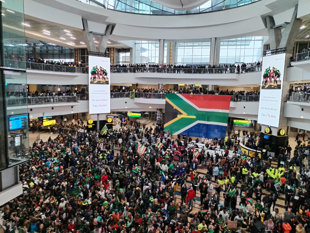 Well deserved Heroes Welcome 🇿🇦! 
#SpringboksRWC #StrongerTogether #ORTamboInternationalAirport