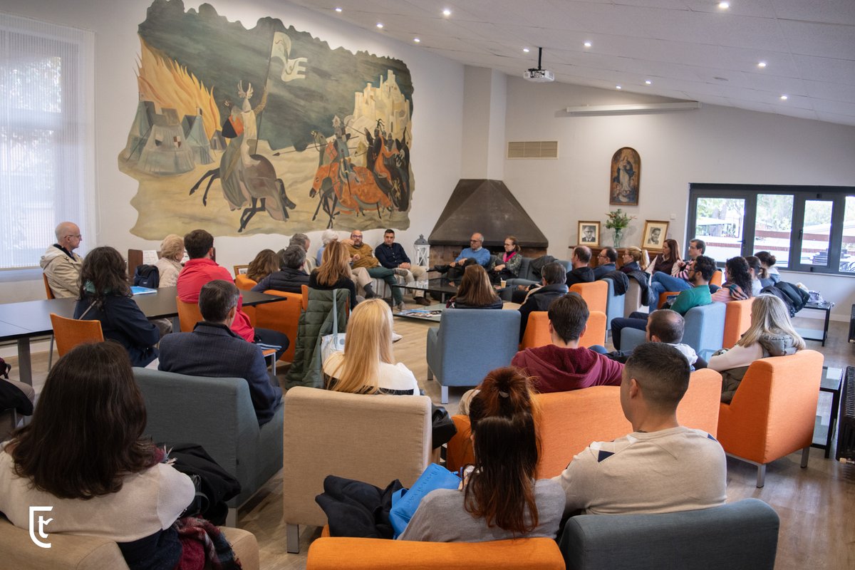 ColegioTajamar's tweet photo. UN CAFÉ CON☕️ Gracias a David y Teresa por vuestra sesión. Empezamos esta actividad de las AMPAS de los @LosTilosColegio y @ColegioTajamar con esta historia tan especial de curación de una enfermedad gracias a la intercesión de Isidoro Zorzano.

#Colegio #AMPAS https://t.co/5a2lLN0bn5