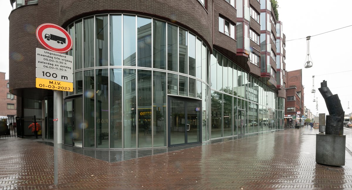 Opgeleverd!

In opdracht van Nedvest B.V. hebben we aan de Grote Marktstraat in Den Haag een bestaande winkelruimte gerenoveerd naar 2 nieuwe winkelruimtes.
Tijdens de renovatie zijn de kelder, de begane grond en de 1e verdieping aangepast.