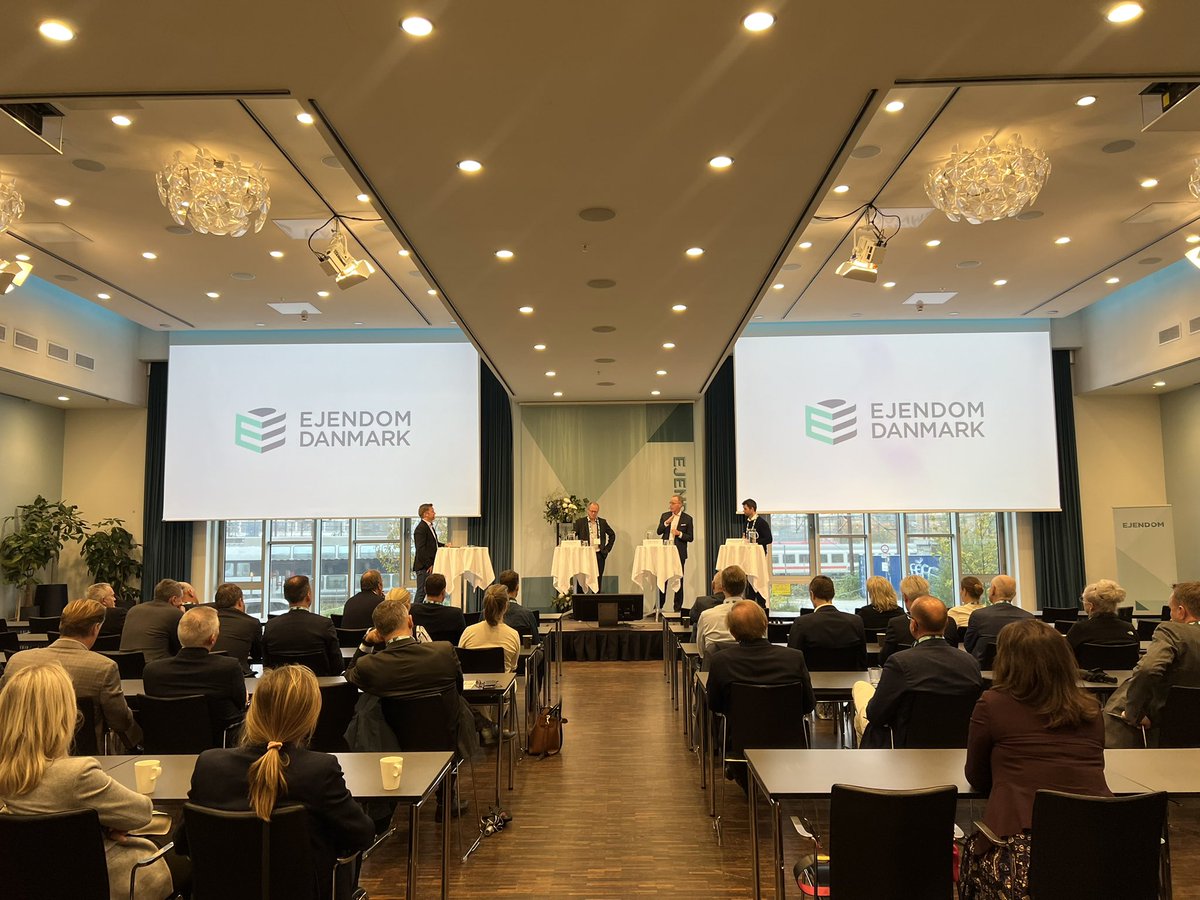 Spot på finansiering i ejendomsbranchen til #EJENDOM23 med Christian Fladeland fra <a href="/HeimstadenDK/">Heimstaden DK</a>, Hans Bo Hylding fra FBGruppen og Torben Hansen fra Jyske Realkredit #dkbolig #dkejendom