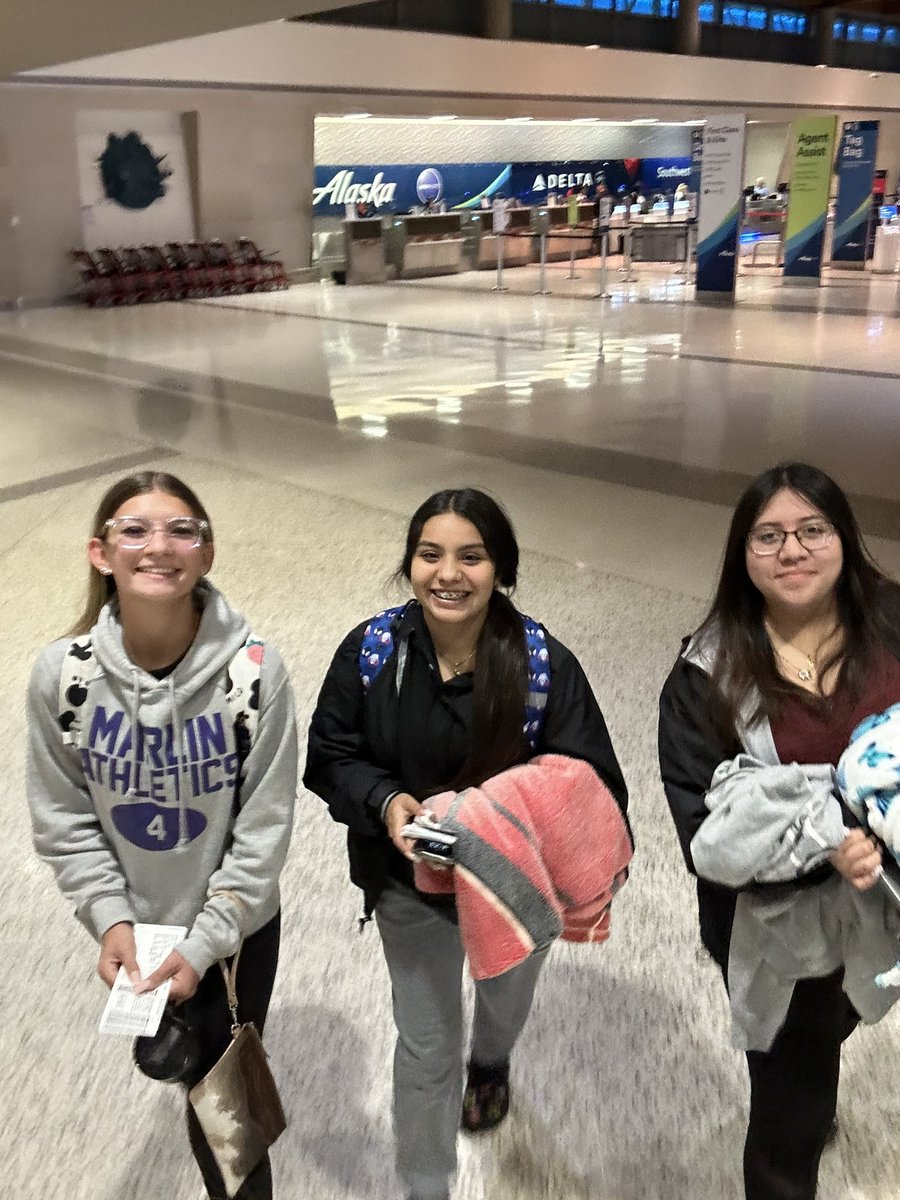 These ladies are up and ready to head Indy for the National FFA convention. #FFA23 @ffa_marlin @MarlinSecondary @MarlinISDTX
