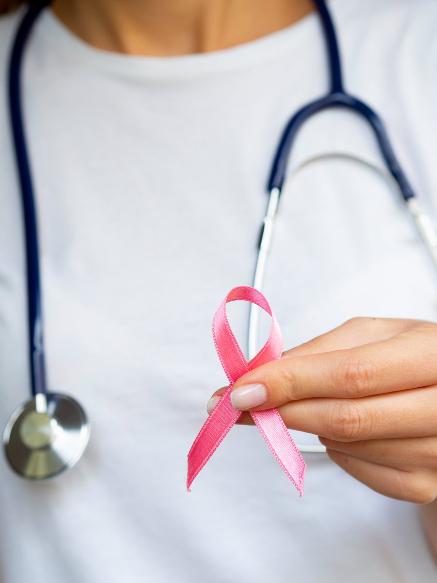 40,000 women lose their lives to #breastcancer in #Pakistan every year. Stigmatization, lack of awareness and medical facilities along with dearth of female oncologists in the country hinder women from getting diagnosed at early stages. #BreastCancerAwarenessMonth #BreakTheStigma