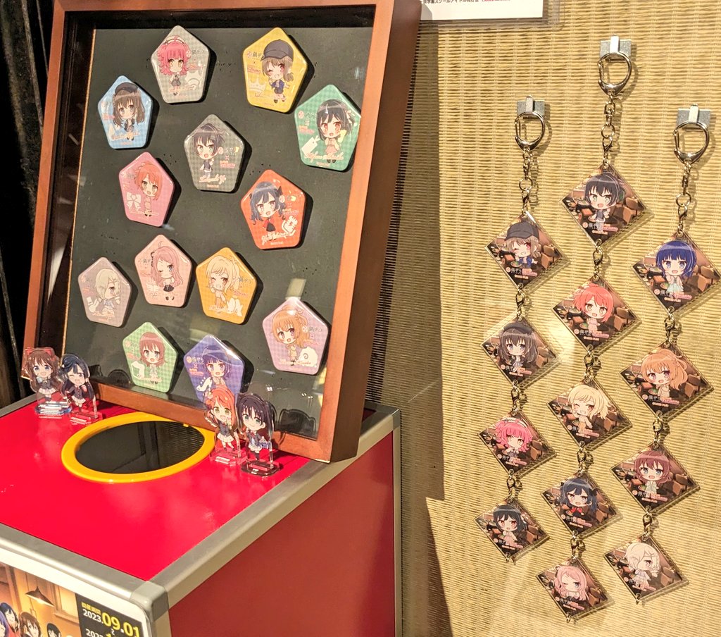 「先日鍋ぞうさんに行ったお写真 お鍋おいしかったー! 店員さんが虹ちゃんの缶バッジ」|さんざし🍒のイラスト