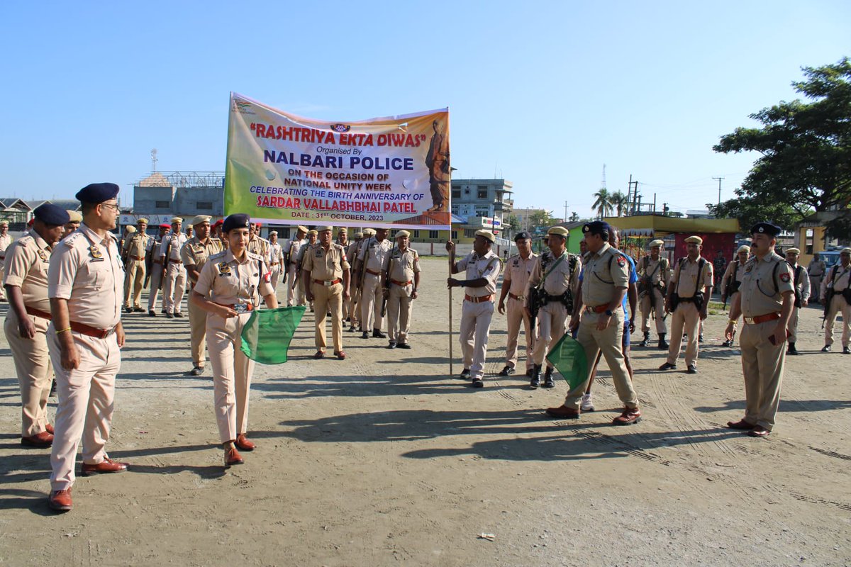 Symbolizing the spirit of Sardar Vallabhbhai Patel for Unification of India 🇮🇳, Nalbari police celebrated Rashtriya Ekta Diwas with a March Past with participation of 14th APBN, SSB, CRPF, NCC boys & girls. @CMOfficeAssam @assampolice @DGPAssamPolice