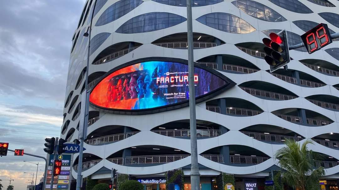 When you see it! 👀😍 Make a wave to the #FRACTURED LED ad at Mall Of Asia Arena Annex! And don’t miss the series finale this November 3, Friday on iWantTFC and the iWantTFC YouTube channel!