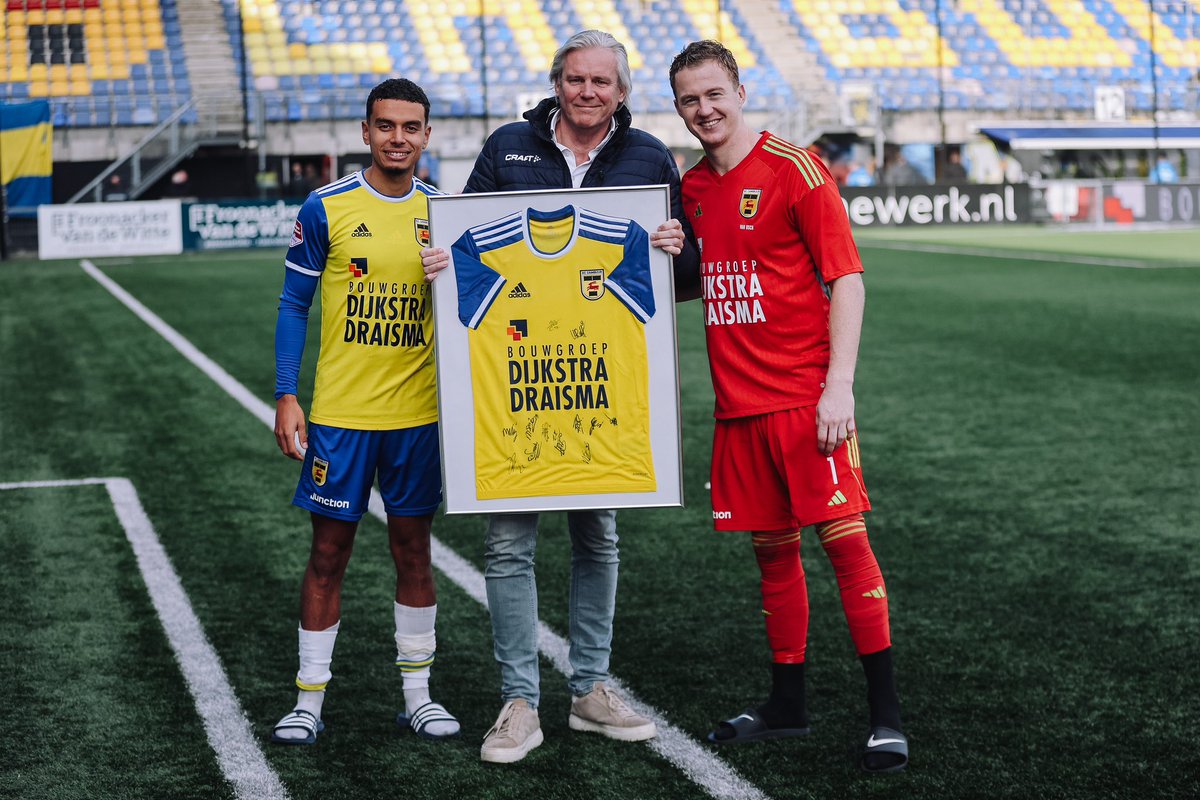 BC_Cambuur's tweet photo. 📸 Nogmaals dank aan de 𝘄𝗲𝗱𝘀𝘁𝗿𝗶𝗷𝗱-, 𝗯𝗮𝗹-, 𝗮𝗮𝗻𝘃𝗼𝗲𝗿𝗱𝗲𝗿𝘀𝗯𝗮𝗻𝗱- en 𝘄𝗶𝘀𝘀𝗲𝗹𝘀𝗽𝗼𝗻𝘀𝗼𝗿 tijdens FC Groningen-thuis! 💛💙

⚔️ 𝐎𝐆 𝐂𝐥𝐞𝐚𝐧 𝐅𝐮𝐞𝐥𝐬
⚽️ 𝐎𝐦𝐧𝐲𝐚𝐜𝐜 
©️ 𝐓𝐇𝐄𝐁𝐀𝐆𝐒𝐓𝐎𝐑𝐄.𝐍𝐋
🔄 𝐄𝐧𝐞𝐫𝐠𝐢𝐞 𝐈𝐧𝐬𝐩𝐞𝐜𝐭𝐢𝐞

#CAMGRO https://t.co/MSM7JBwdRl