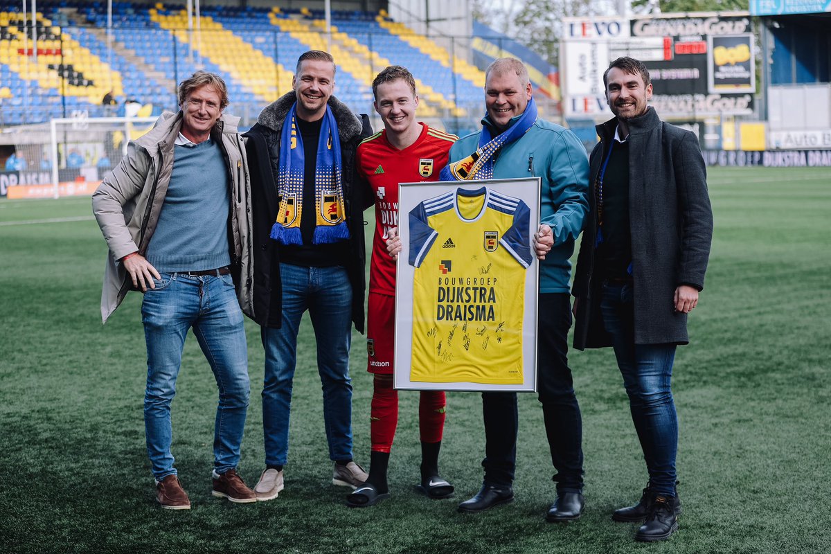 BC_Cambuur's tweet photo. 📸 Nogmaals dank aan de 𝘄𝗲𝗱𝘀𝘁𝗿𝗶𝗷𝗱-, 𝗯𝗮𝗹-, 𝗮𝗮𝗻𝘃𝗼𝗲𝗿𝗱𝗲𝗿𝘀𝗯𝗮𝗻𝗱- en 𝘄𝗶𝘀𝘀𝗲𝗹𝘀𝗽𝗼𝗻𝘀𝗼𝗿 tijdens FC Groningen-thuis! 💛💙

⚔️ 𝐎𝐆 𝐂𝐥𝐞𝐚𝐧 𝐅𝐮𝐞𝐥𝐬
⚽️ 𝐎𝐦𝐧𝐲𝐚𝐜𝐜 
©️ 𝐓𝐇𝐄𝐁𝐀𝐆𝐒𝐓𝐎𝐑𝐄.𝐍𝐋
🔄 𝐄𝐧𝐞𝐫𝐠𝐢𝐞 𝐈𝐧𝐬𝐩𝐞𝐜𝐭𝐢𝐞

#CAMGRO https://t.co/MSM7JBwdRl
