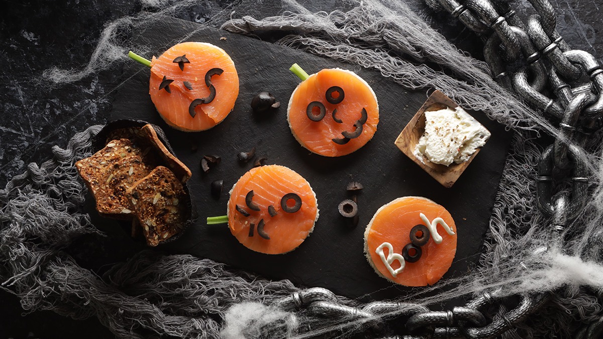 noticiallabor's tweet photo. ¡Este Halloween, sorprende a tus invitados con algo diferente! Prueba estas tres escalofriantes recetas de salmón para un susto delicioso. 👻
Encuentra las recetas aquí: https://t.co/FxFizkAOiB
#RecetasDeHalloween #DeliciasDeSalmón #allabor https://t.co/4FCi9ItPgj