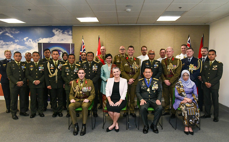 Selamat kepada Jenderal Dudung Abdurachman atas penghargaan kehormatan Order of Australia. Di bawah kepemimpinan Jenderal Dudung, hubungan pertahanan Australia-Indonesia semakin kuat dan personel militer kita semakin erat.