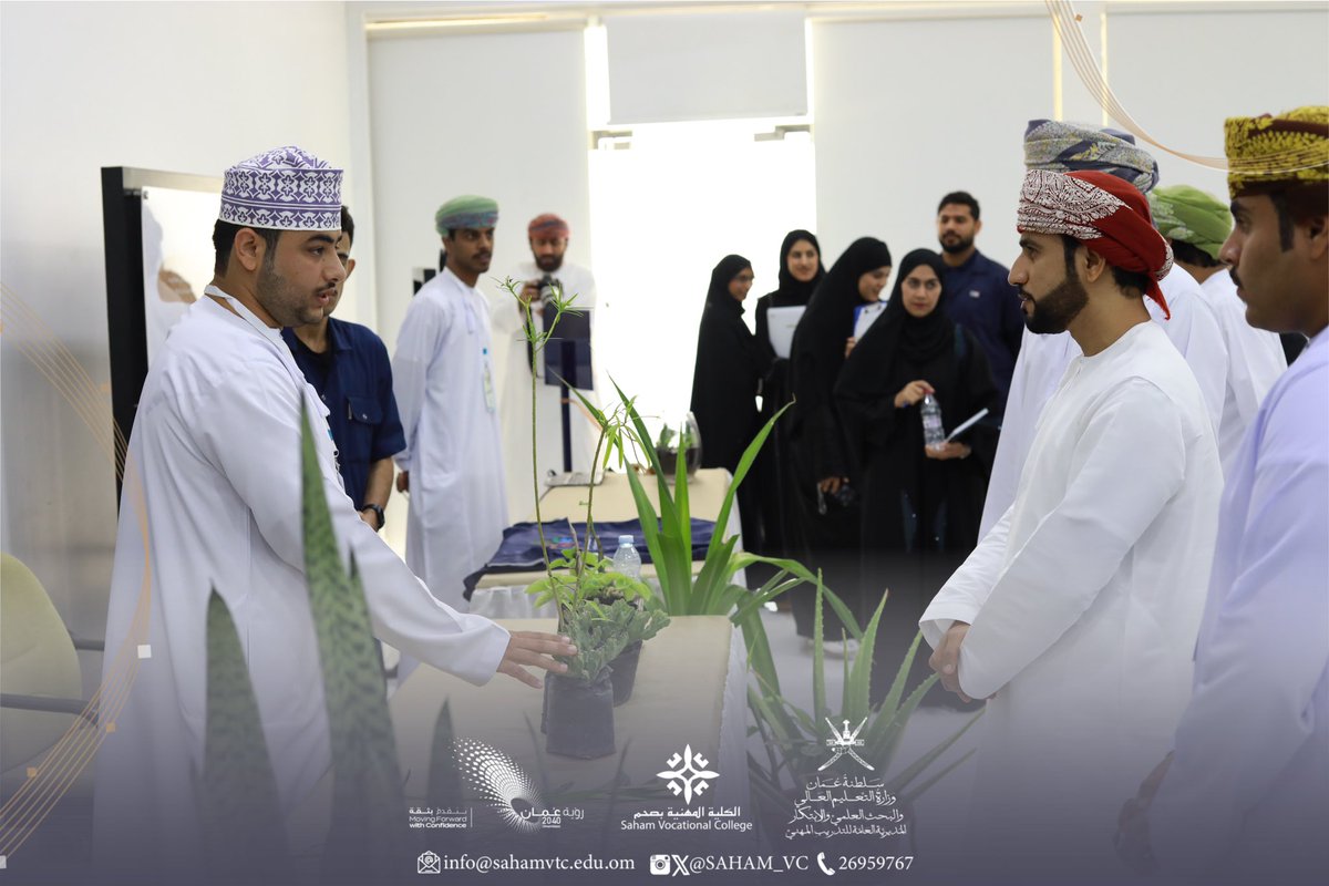 saham_VC's tweet photo. تحت رعاية الأستاذ/خالد بن خلفان المعمري مدير الكلية نظّم مدربي وطلبة قسم تقنيات الزراعة بالكلية صباح اليوم فعالية مميزة بيوم الشجرة العماني، حيث أُقيم معرضاً بهذه المناسبة ضم ٦ أركان تنوعت بين ركن نباتات الزينة والحدائق وركن نحل العسل وركن الأمراض والآفات وركن النباتات العمانية. https://t.co/aBqXKnUMET
