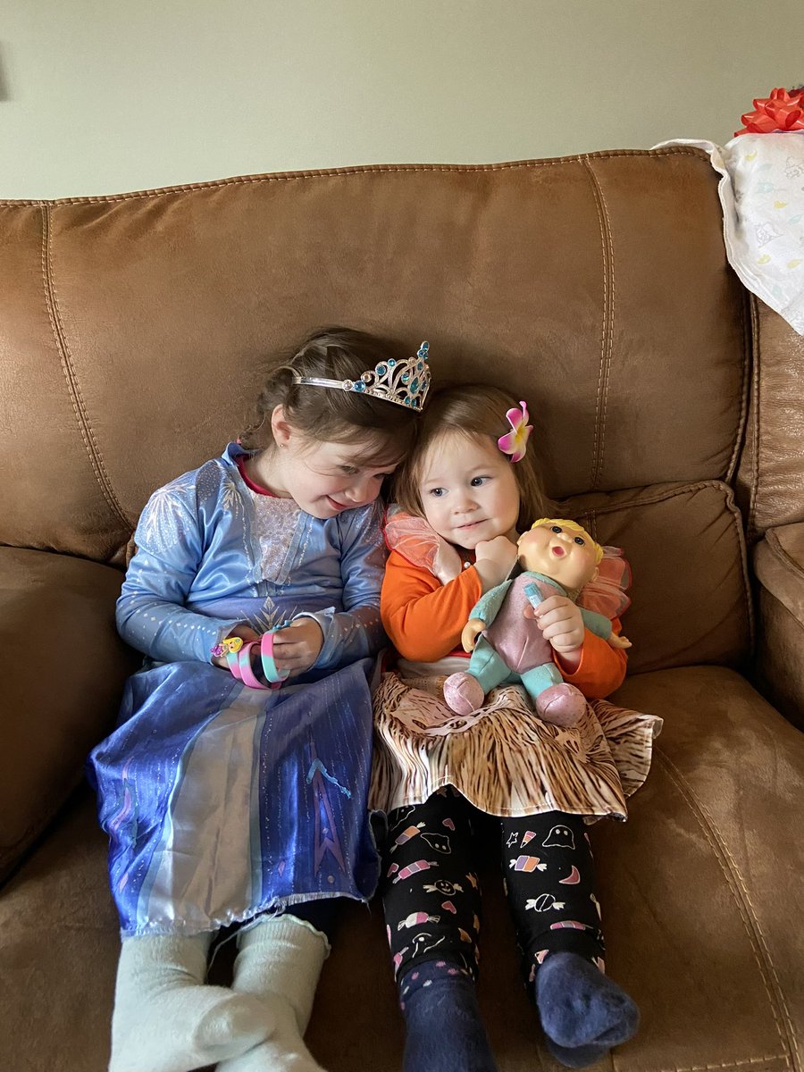 caitlintwigg's tweet photo. @breakfasttv We have a couple of princesses over here! Everly is Elsa and Evelyn is Moana. Happy Halloween! https://t.co/N1RtXBHduz
